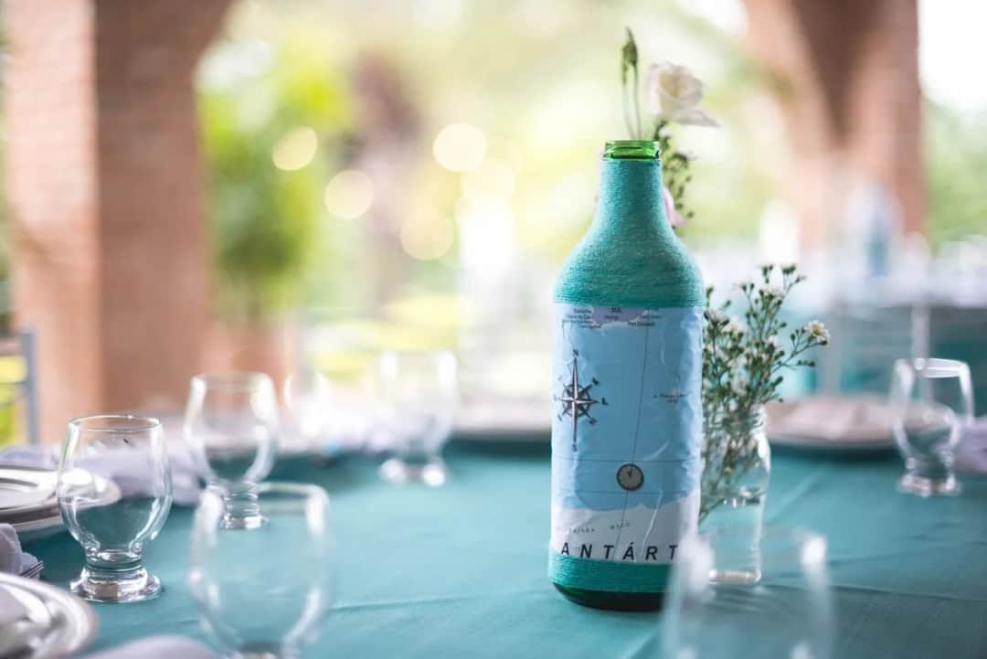 Jak zapakować wino na prezent ślubny, by zachwycić nowożeńców