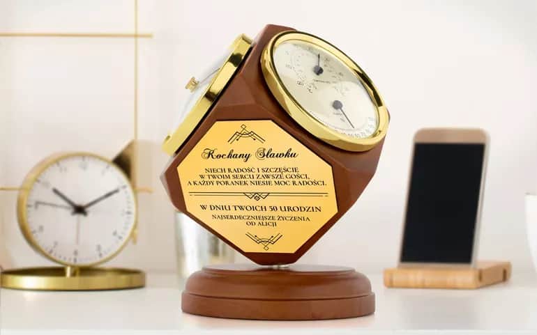 Najlepsze pomysły na prezent na 50 urodziny, które zachwycą każdego