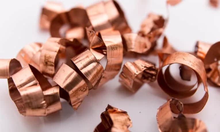 Ile kosztuje miedź na skupie złomu? Sprawdź aktualne ceny i różnice